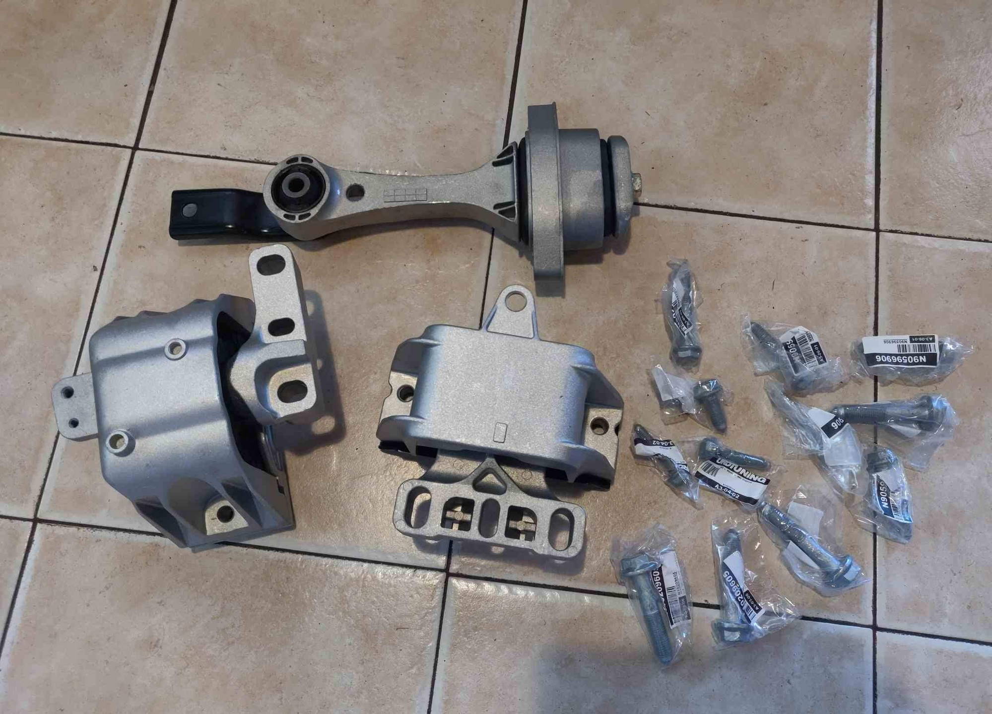 Gearbox mounting deals problems