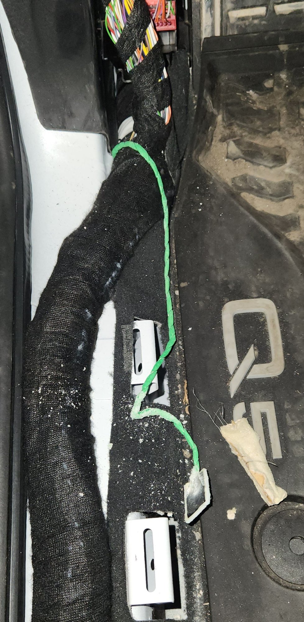 Found green wire with metalic square what is it ?? AudiWorld Forums