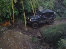 THOMSONS TRACK MAR 08 001[1] I knew there was a jeep in here somewhere, My mates TJ, 35'' Claws, Long arm, D44s, ARB Lockers.