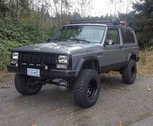 Most recent look. All cleaned up, painted diff color close to color match, and has a bluetooth front driveshaft lol