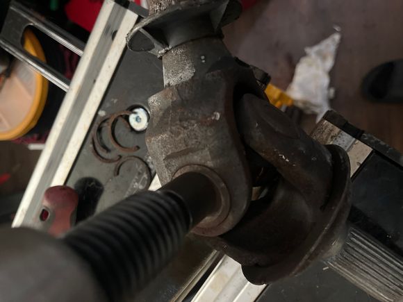 See the clips in the backround. 