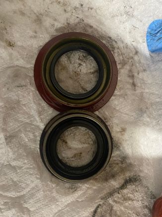 Pinion seal different size. New one(red) is bigger 