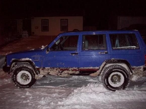 This is right after i got it and put 30x9.5 on it.