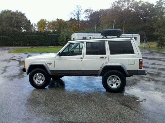 current 3inch lift blocks and 3 inch coil spacers and cheap 31s... cant complain for all being free parts. Soon to be putting in s10 bastard packs and bronco coils.