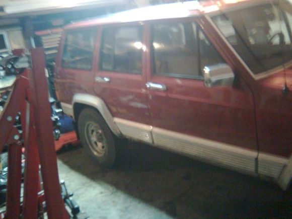 pic of the new jeep in my garage, ready for the trans swap