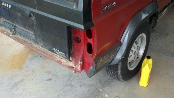 the PO rolled the jeep off the trailer straight into a tree when it got it. destroyed the old tailgate and busted the right tail light assembly...awesome.