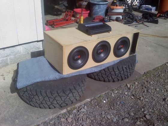 box sitting on top of my bro's 31x10.5x15's