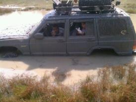 my buddys 97 jeep cherokee on a 8.5in rustyz long arm kit on 35s