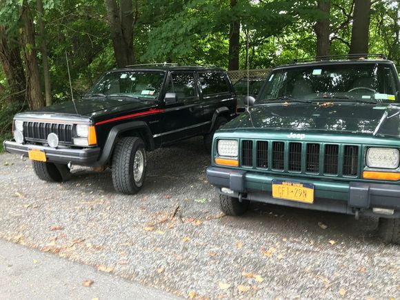 Swapped out the stock headlights on the 2000. Running LEDs now