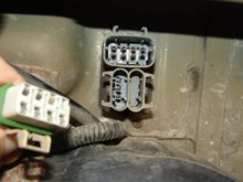 This connector, dirt and loose pins, can cause problems, don’t need to drop the tank for that.
