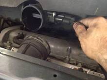 This is the MAF sensor connector, you don’t need to disconnect the air filter box, just check the connection, is it plugged in firmly? 