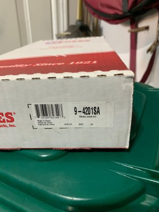 Timing chain kit, this one is for VVT Ecotec engines, it includes a new timing chain, new crankshaft sprocket, new front guide, tensioner guide and a new tensioner and oil spigot. This kit doe not include VVT camshaft phasers or sprocket 