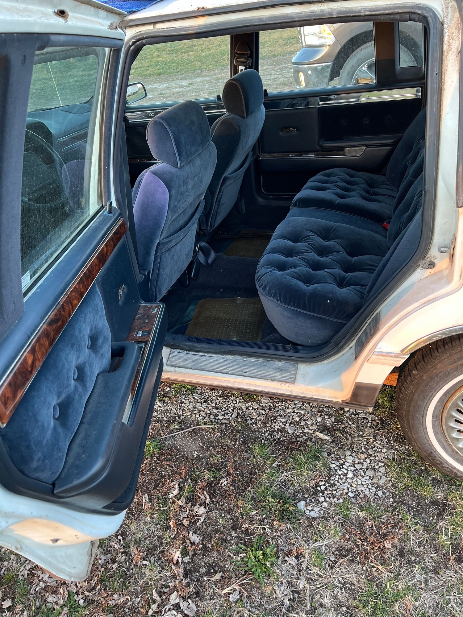 1992 Chrysler New Yorker - 1992 Chrysler New Yorker 5th Ave - Used - VIN 1C3XV66L5ND859528 - 158,000 Miles - 6 cyl - 2WD - White - Holden, MO 64040, United States