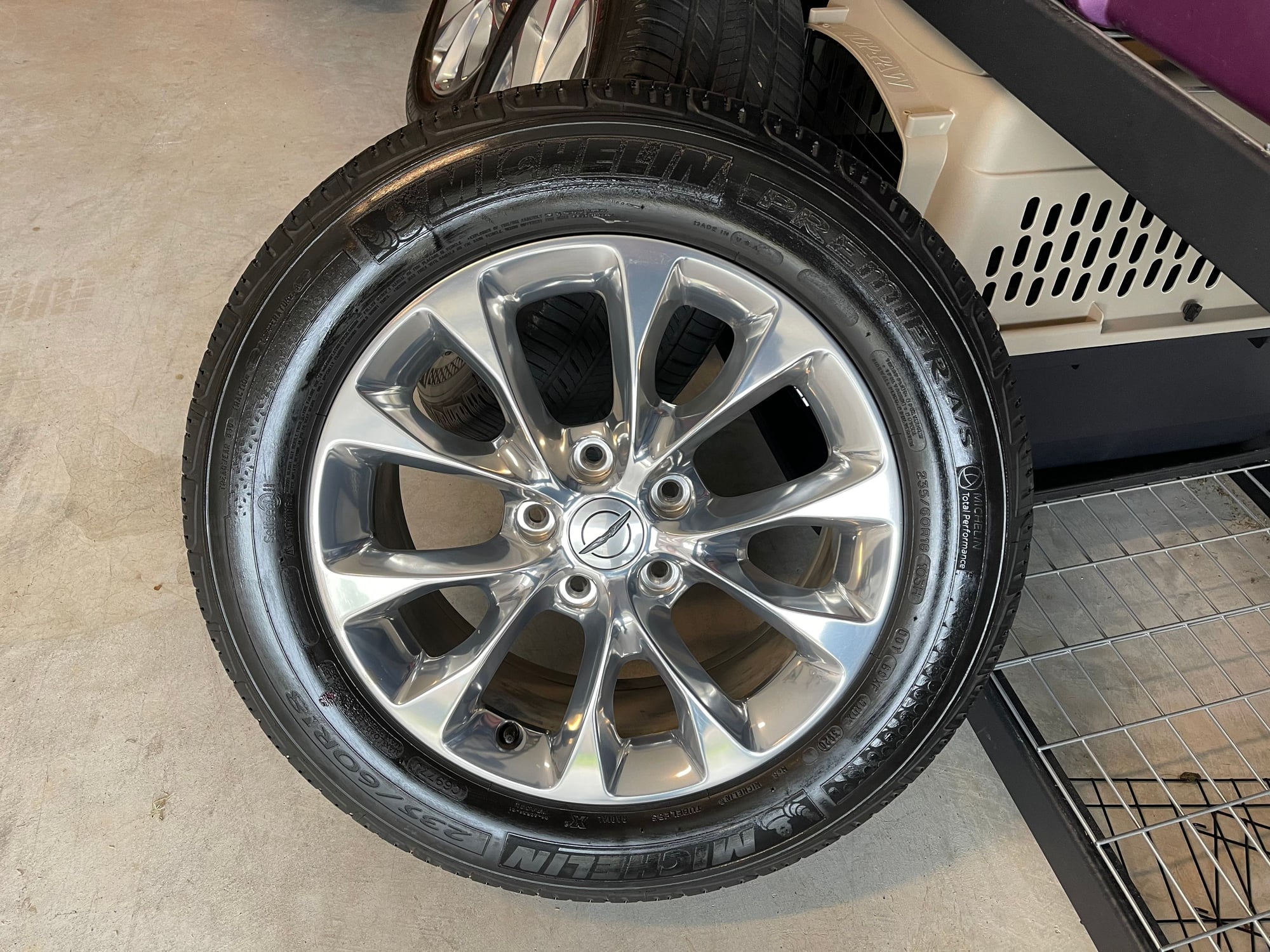 Wheels and Tires/Axles - 2021 OEM Pacifica 18" Wheels and Tires - Used - 2021 Chrysler Pacifica - Katy, TX 77493, United States