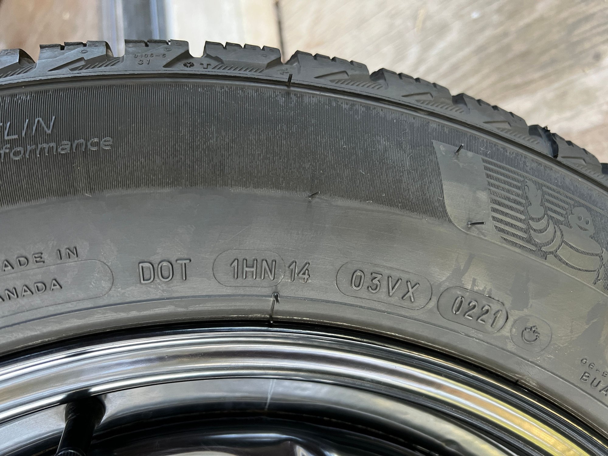 Wheels and Tires/Axles - Chrysler 300 Winter Wheels and Tires - Used - 2005 to 2016 Chrysler 300 - Burlington, ON L7P2M4, Canada