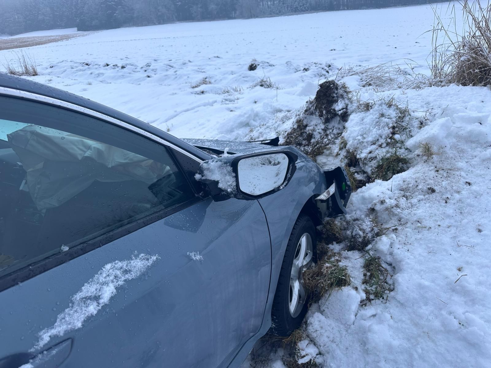 2018 Honda Civic - Crashed Honda Civic 2018 1.0 lieter Vtec - Used - VIN SHHFK6860HU017615 - 3 cyl - 2WD - Automatic - Hatchback - Gray - Pichel Bei Wels, Austria