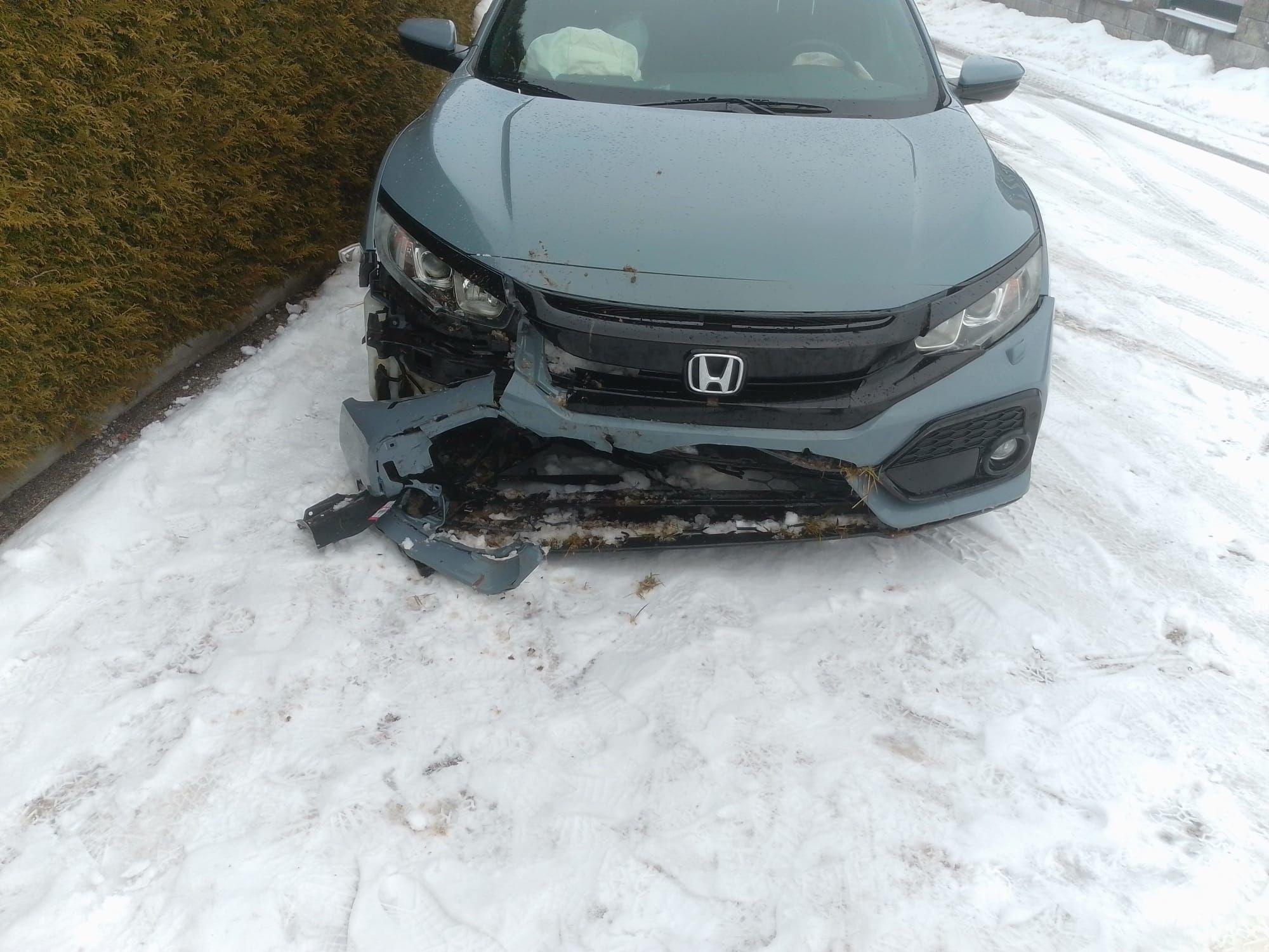 2018 Honda Civic - Crashed Honda Civic 2018 1.0 lieter Vtec - Used - VIN SHHFK6860HU017615 - 3 cyl - 2WD - Automatic - Hatchback - Gray - Pichel Bei Wels, Austria