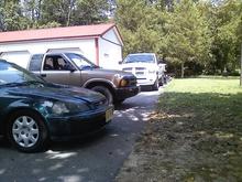 the civic looks sooo damn small lol