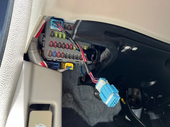 Anyone know what that blue connector is for? Found it like this…