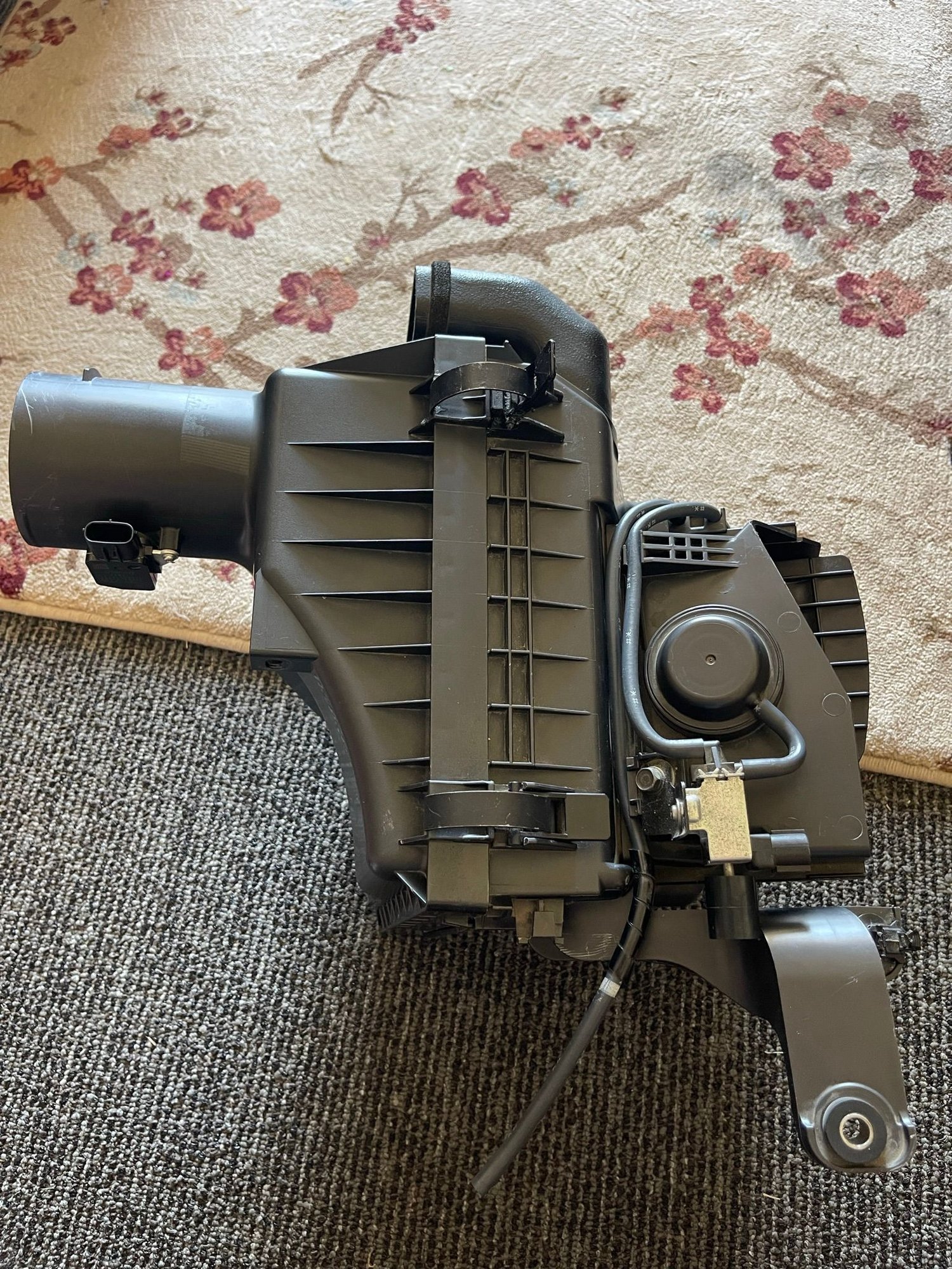 Engine - Intake/Fuel - Lexus ISF OEM Intake - Used - 2008 to 2014 Lexus IS F - Hope Mills, NC 28348, United States