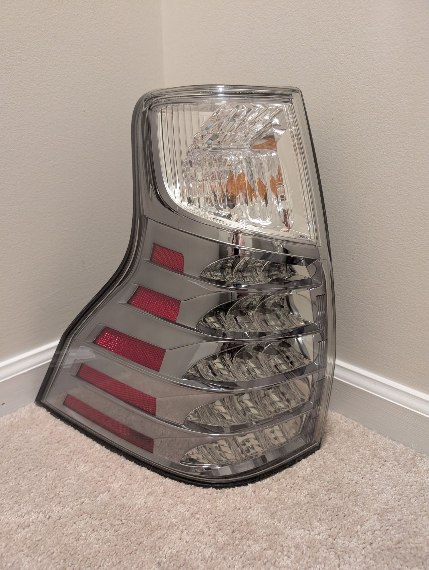 Exterior Body Parts - GX460 Tail Light Assembly (Left and Right) Standard - Used - 2014 to 2023 Lexus GX460 - Great Falls, VA 22066, United States