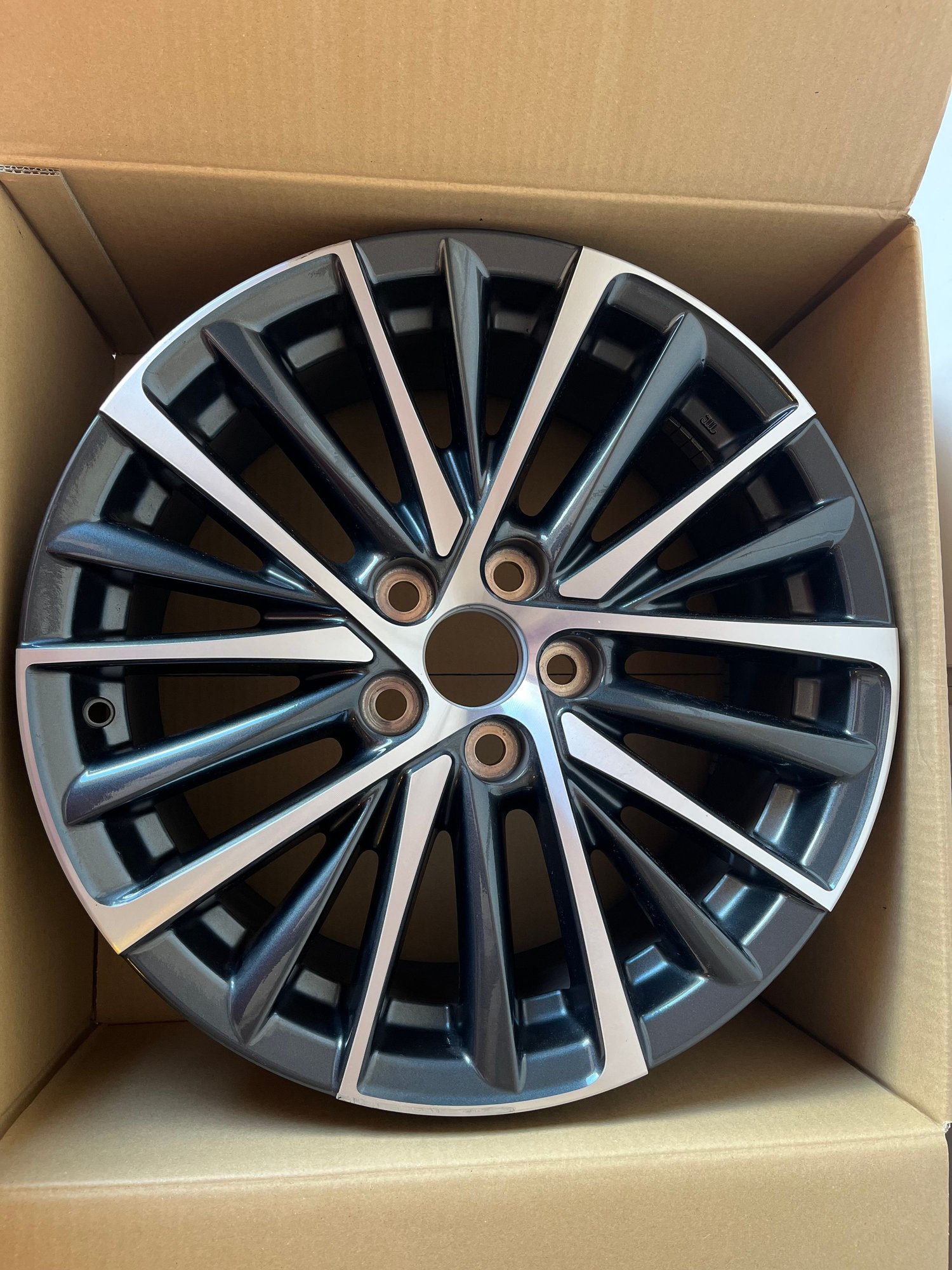 Wheels and Tires/Axles - Lexus OEM ES 18” Take-Off Wheels - Used - -1 to 2026  All Models - Lodi, CA 95240, United States