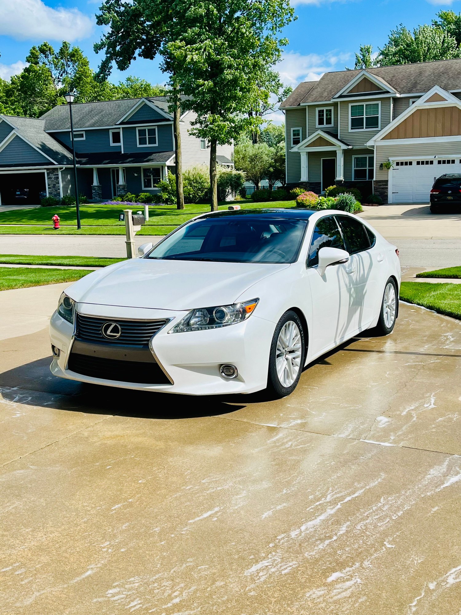 2014 Lexus ES350 - 2014 Lexus Es350 Ultra Luxury - Used - VIN Jthbk1gg4e2103010 - 267,000 Miles - 6 cyl - 2WD - Automatic - Sedan - White - Grand Blanc, MI 48439, United States