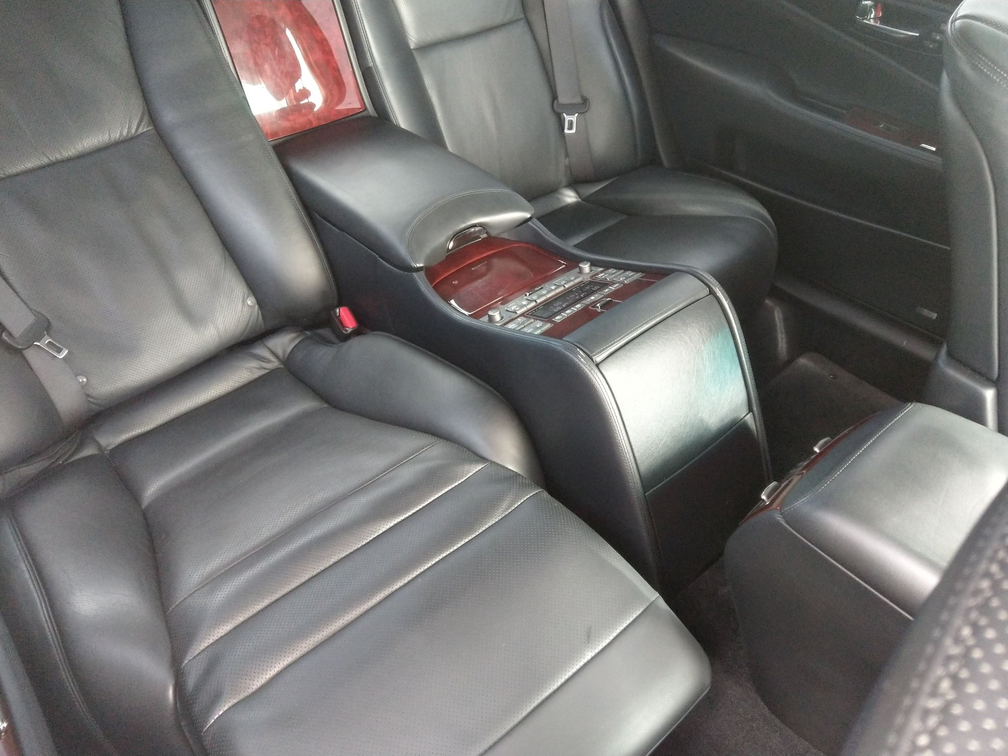 2007 Lexus LS460 - 2007 Lexus LS460L EXECUTIVE package, black on black - Used - VIN JTHGL46FX75007610 - 116,300 Miles - 8 cyl - 2WD - Automatic - Sedan - Black - Racine, WI 53402, United States