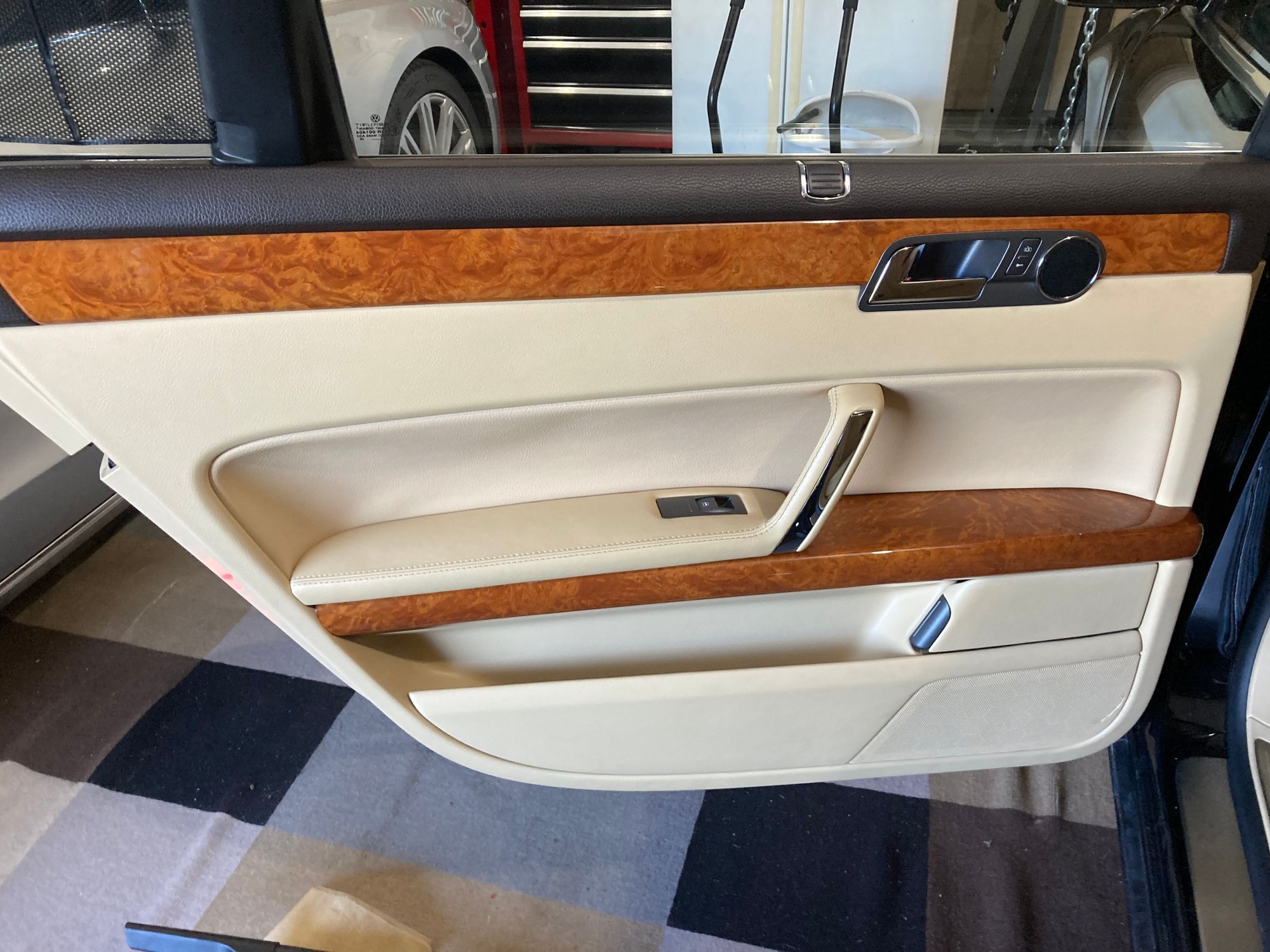 Seat controls on a phaeton are all in the center stack where they fall to hand, also each passenger gets their own 3 position arm rest and controls 