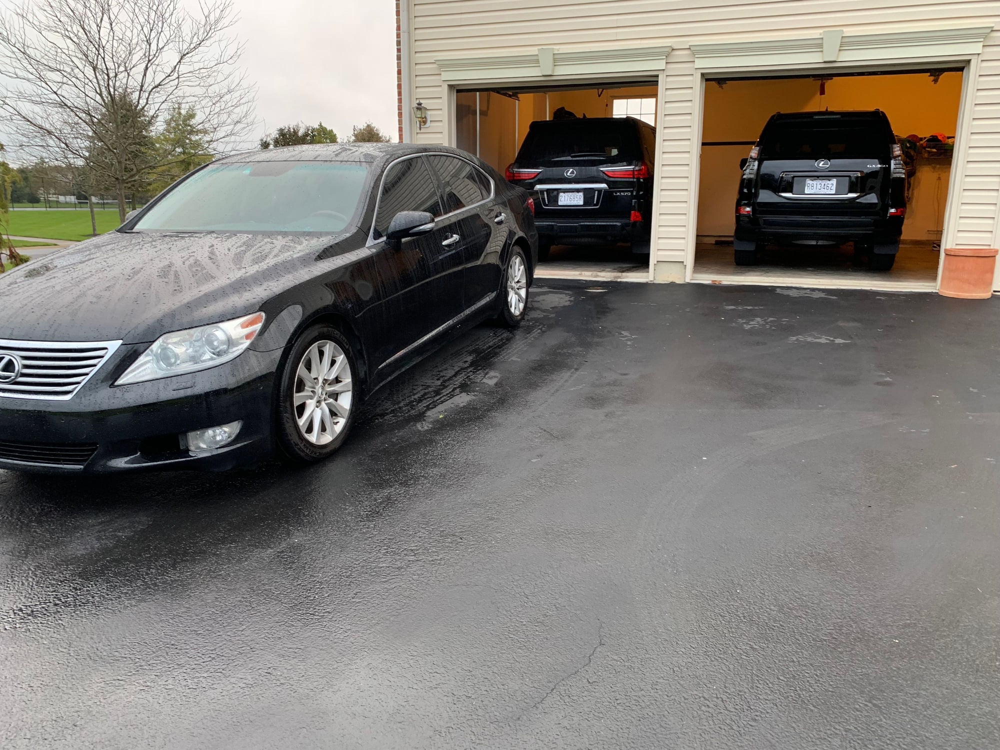2011 Lexus LS460 - Delaware -Ls460 2011 AWD black on black good condition, very well maintained. - Used - VIN JTHCL5EF2B5010127 - 122,000 Miles - 8 cyl - AWD - Automatic - Sedan - Black - Newark, DE 19702, United States