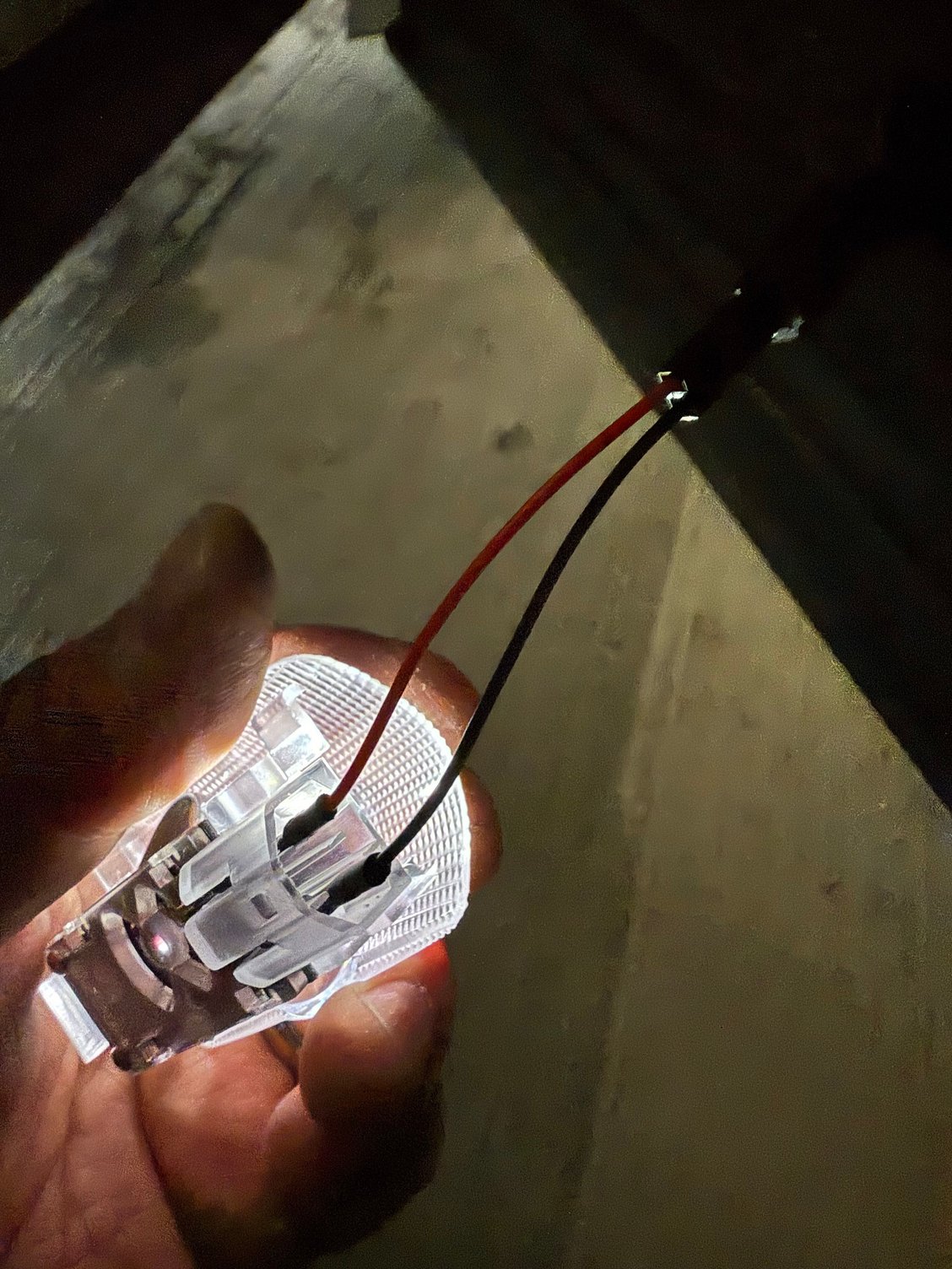 I had to use the included adapter, but orientation doesn�t seem to matter.