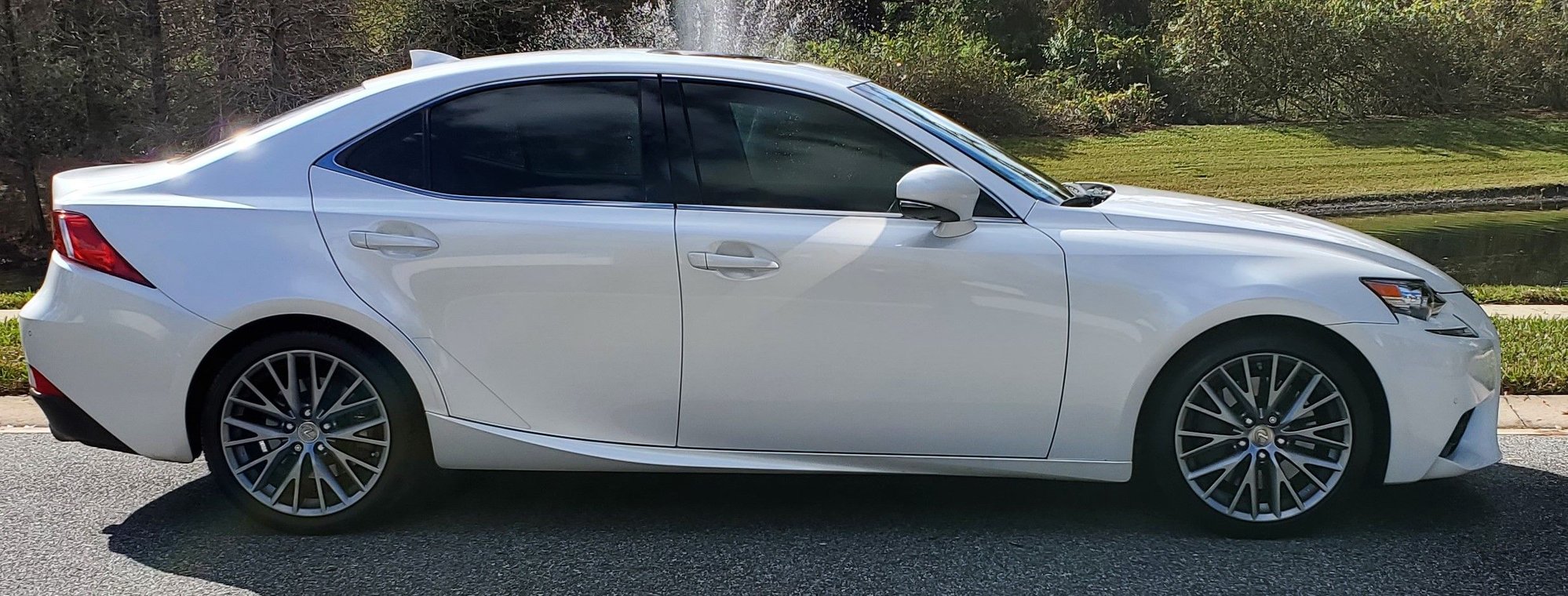 2016 Lexus IS200t - 2016 Lexus IS200T non-F-Sport - Used - VIN JTHBA1D28G5018006 - 28,200 Miles - 4 cyl - 2WD - Automatic - Sedan - White - Orlando, FL 32801, United States