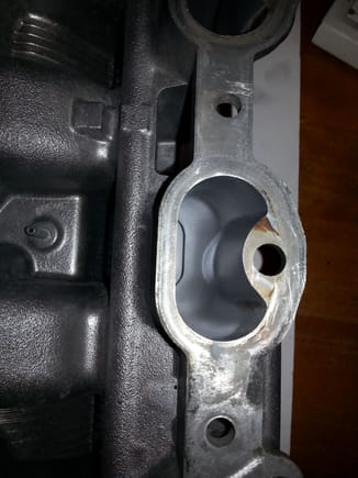Bottom image of lower plenum of intake manifold runner at fuel injector port.