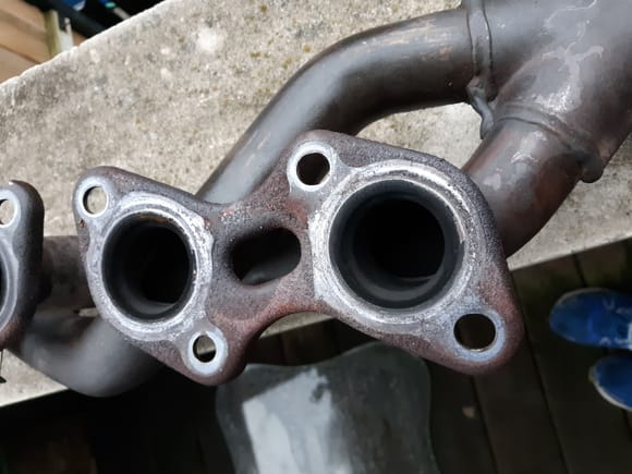 Left bank exhaust manifold..rear ports have similar blockage as right side.