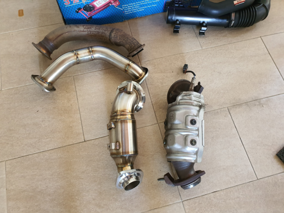 Comparison of the bits. I only installed the main downpipe and reused the middle and rear pipes.