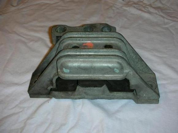 engine mount  3