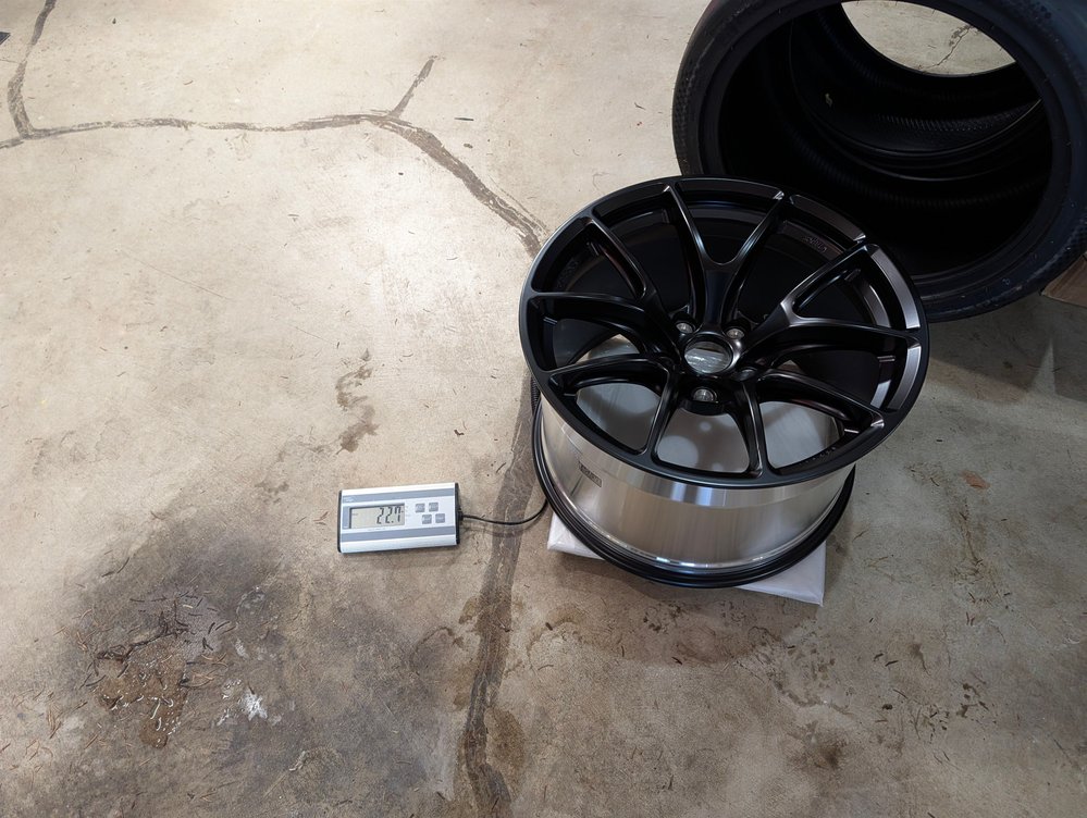 0.2 lbs difference between identical wheels.
