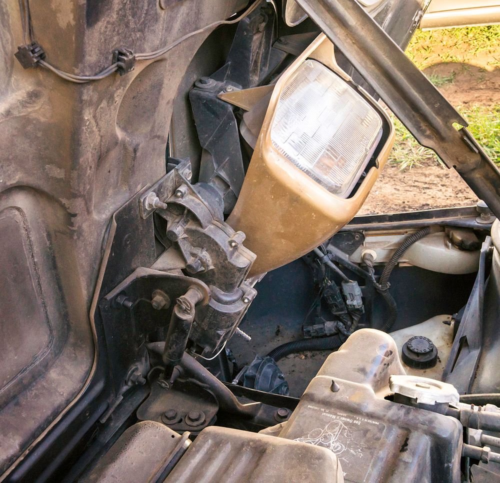 Beginner question. Do I have vacuum operated headlights on my 1986