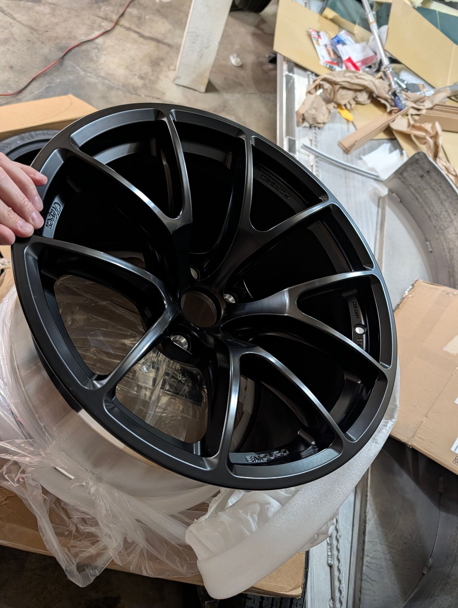 You can see that thespokes are pretty deep for the extra rigidity these endurance wheels promise.