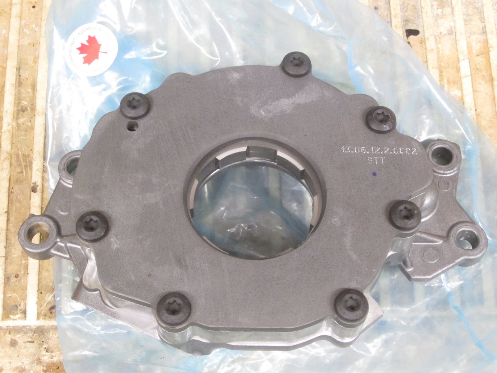 NIB GM 12625823 OIL PUMP Tahoe, Yukon, Escalade 6.0L Hybrid