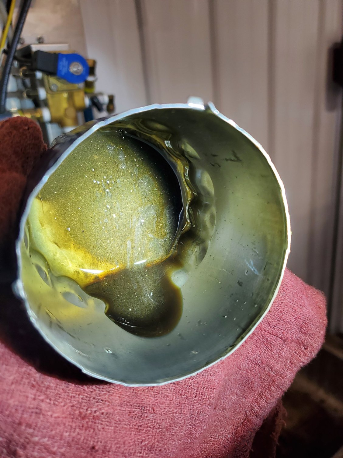 Metal Flakes in Oil. Gold Color. What's Wrong? (pics) CorvetteForum