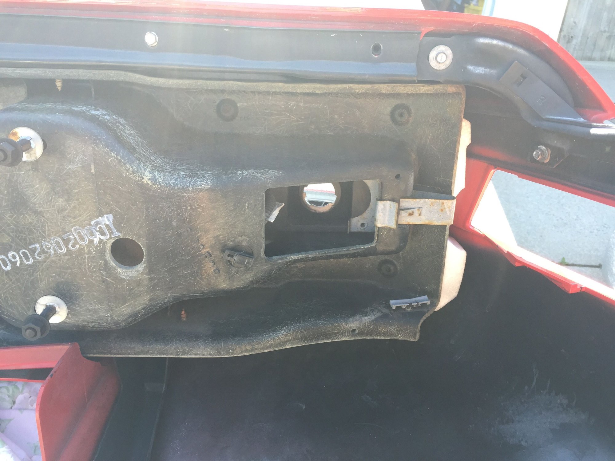 Help needed how to remove fog/turn light assembly from late C4 Front