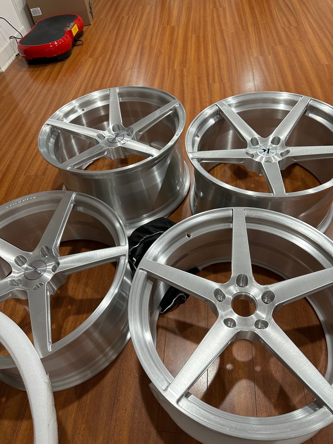 FS (For Sale) Brand new 5spoke semi lightweight wheels 1800