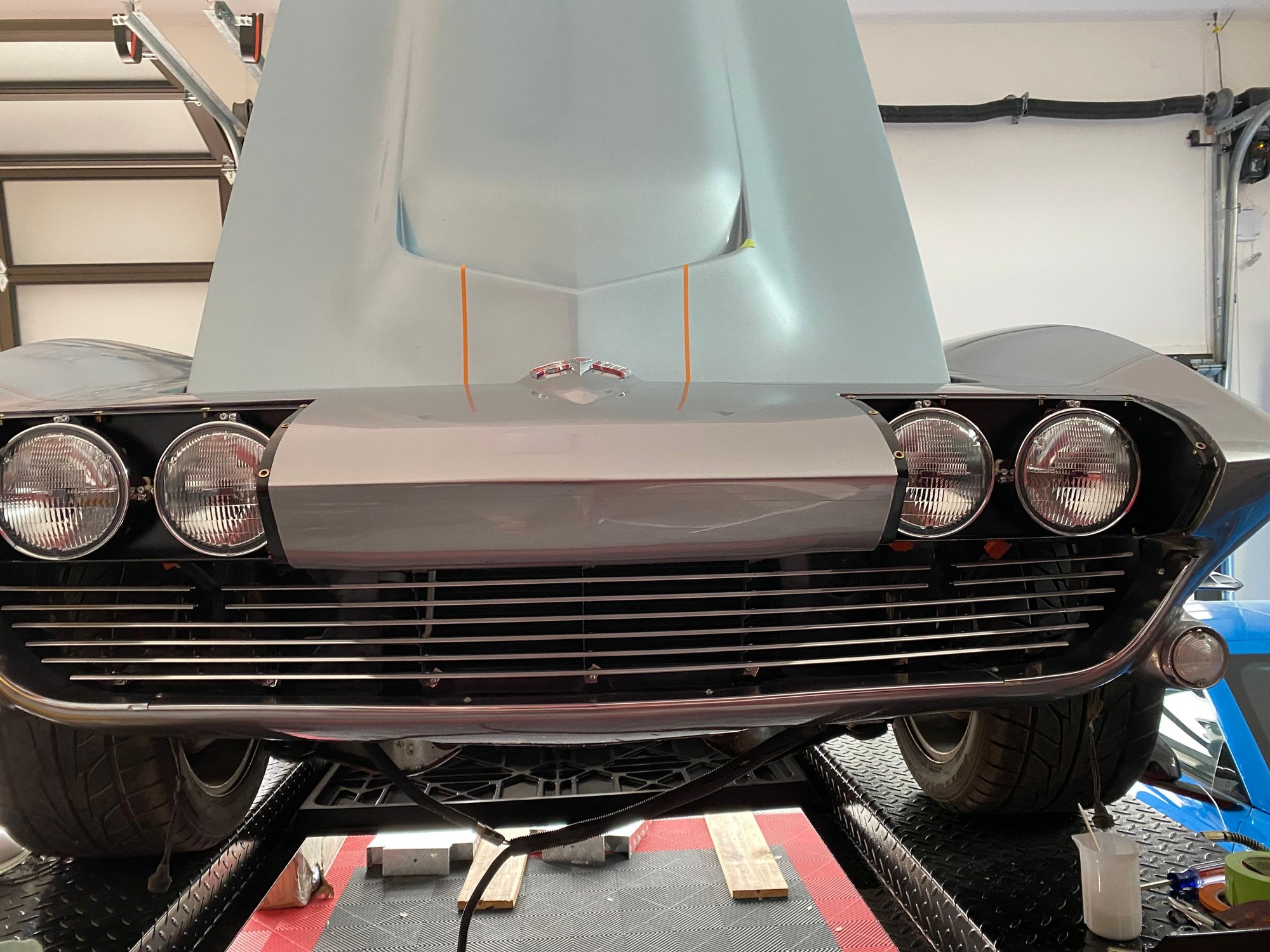 Then bolted in the grill. Now that’s a proper front end.