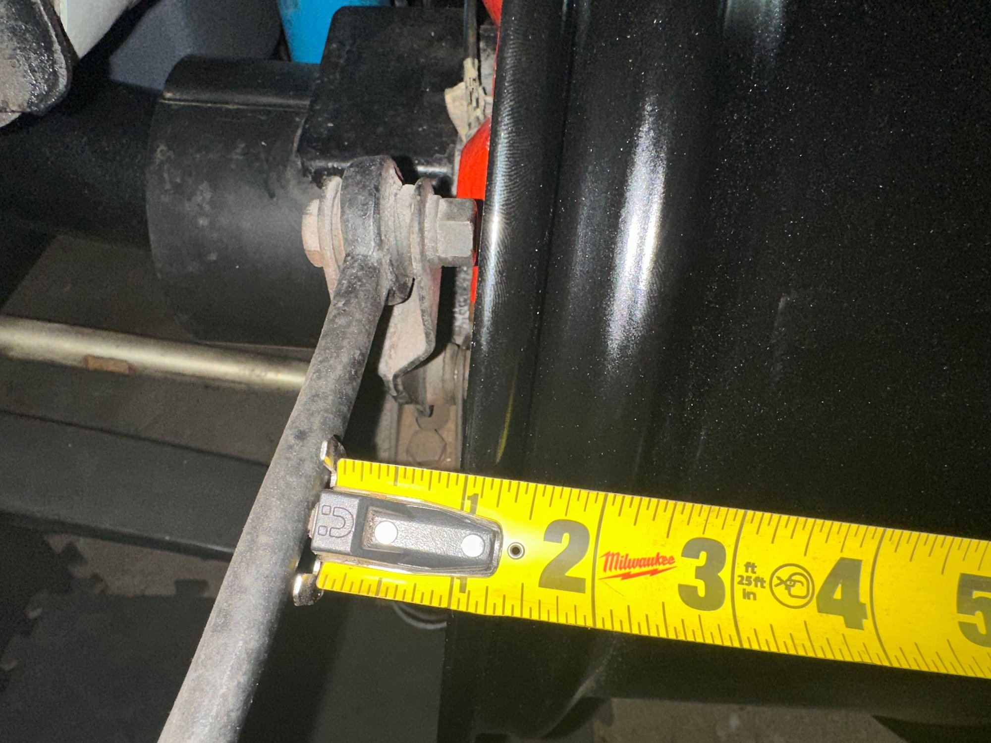 No spacer rim to sway bar