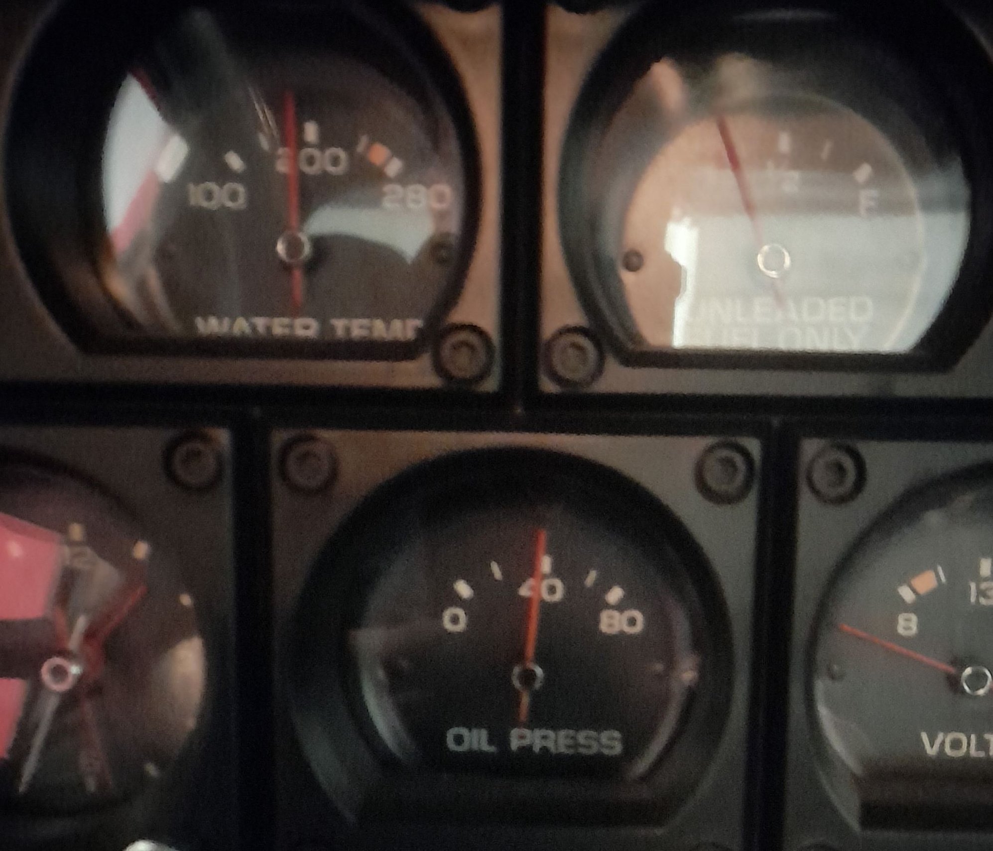 Key off, for about a week. Notice how this gauge and others stay frozen on the last reading when car was shut off. Temp is nit 180. But was when I turned off the key a week ago. Oil pressure still shows 40 PSI.  Yet engine is cold. 