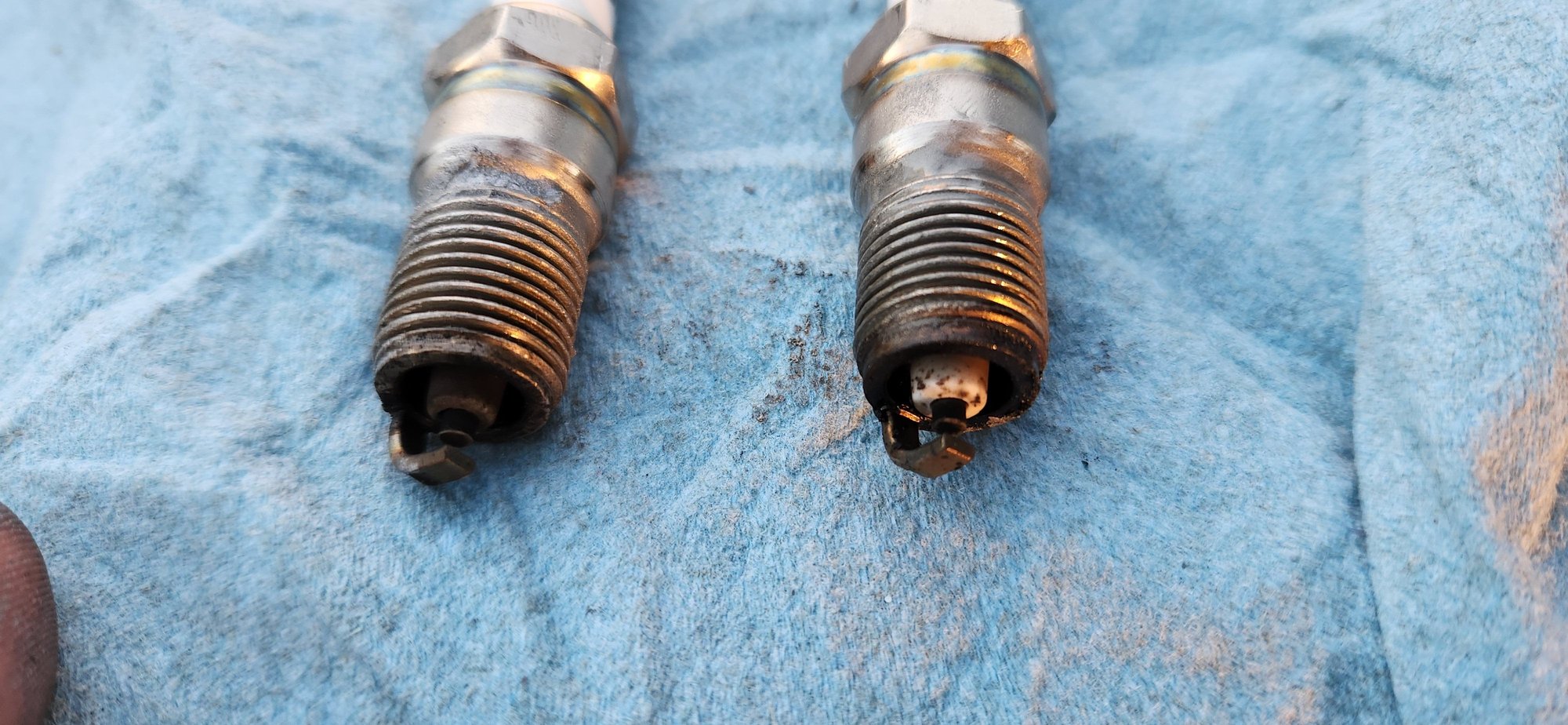 1993 LT1 Spark Plug Fouling Injector Leak by? CorvetteForum