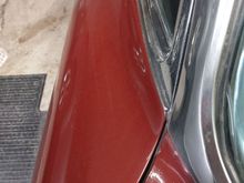 Not great photo, but there is a small 1/32" gap at the back of the wing window.