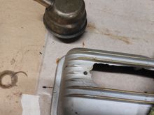 5/8" hose fitting. has internal baffle. A grommet would be needed to fit in the hole a the back of the block.