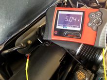 MAF unplugged probing the yellow signal wire with key ON...seeing your 5 volt ref.